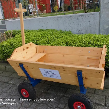 Pole Poppenspäler Mit Ladestation Lägenhet