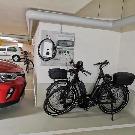 Pole Poppenspaeler Mit Ladestation *